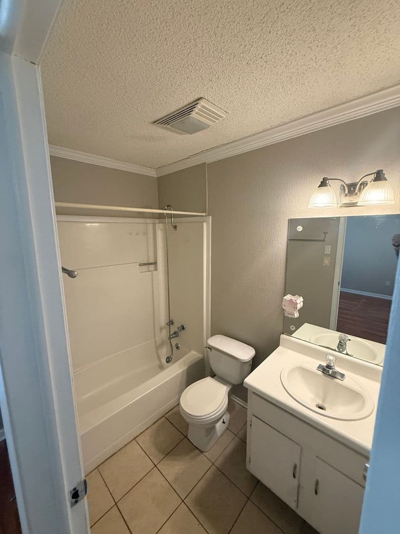 Lafayette House: 108 Pamela Drive