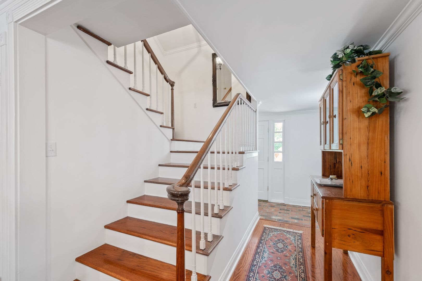 Broussard Apartment: 1026 S Morgan Avenue