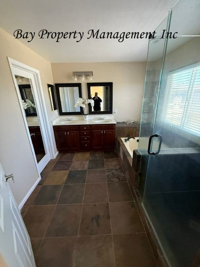 Greenfield House: 380 Barolo Cir.
