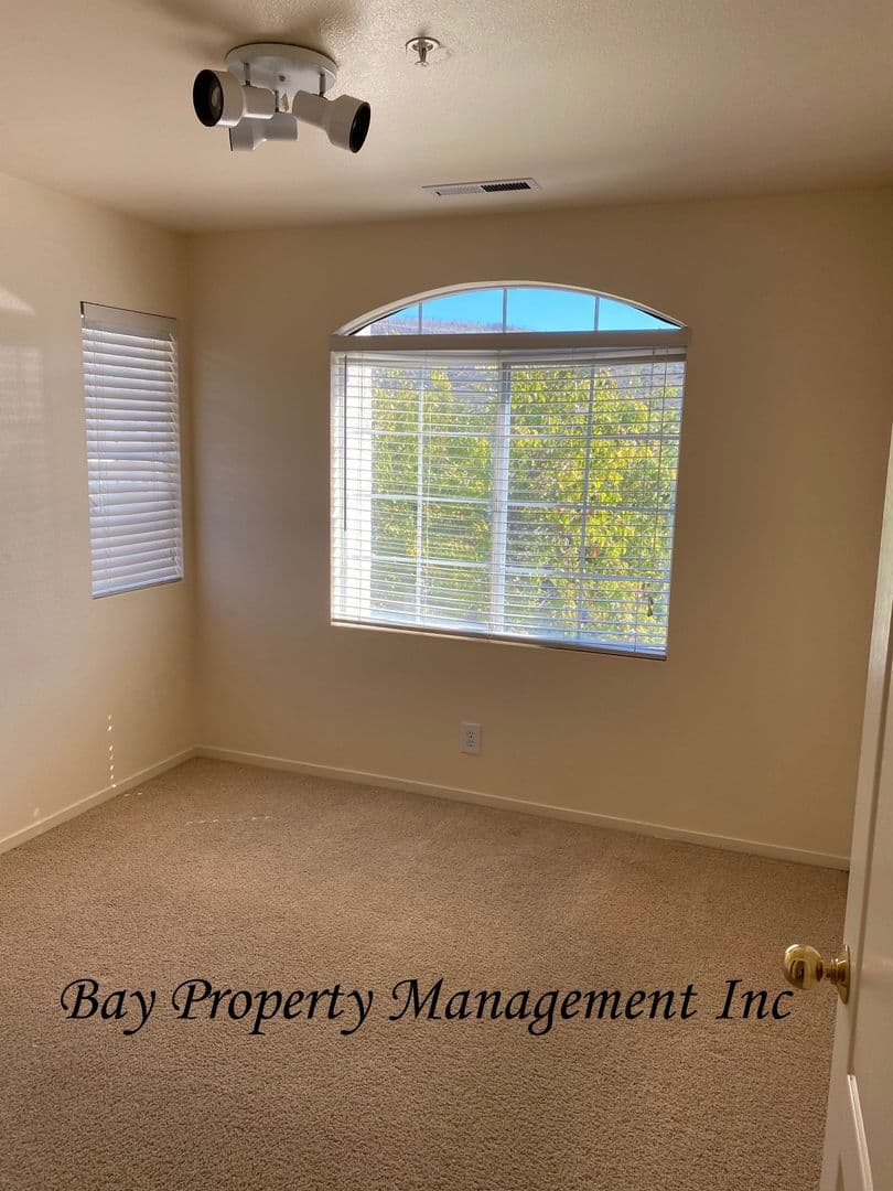 Salinas House: 26418 Honor Lane