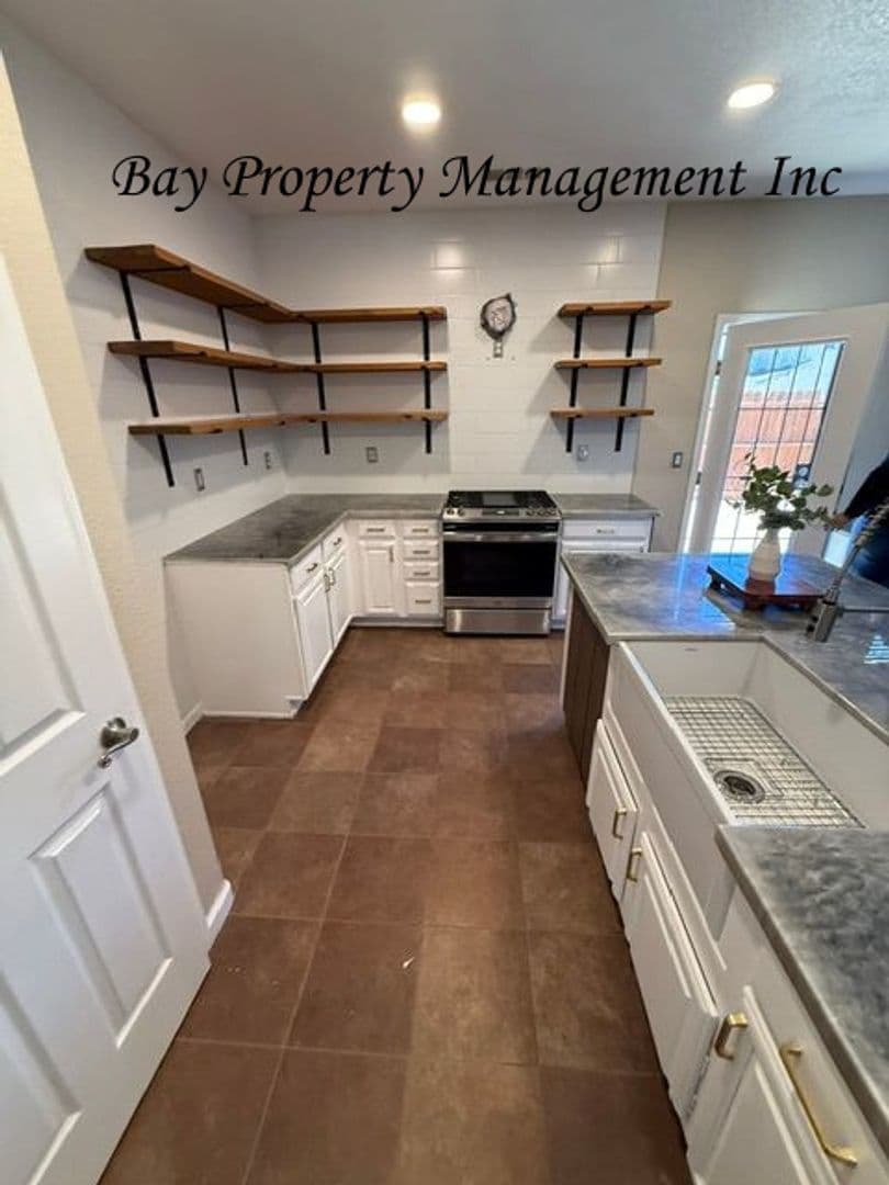 Greenfield House: 380 Barolo Cir.