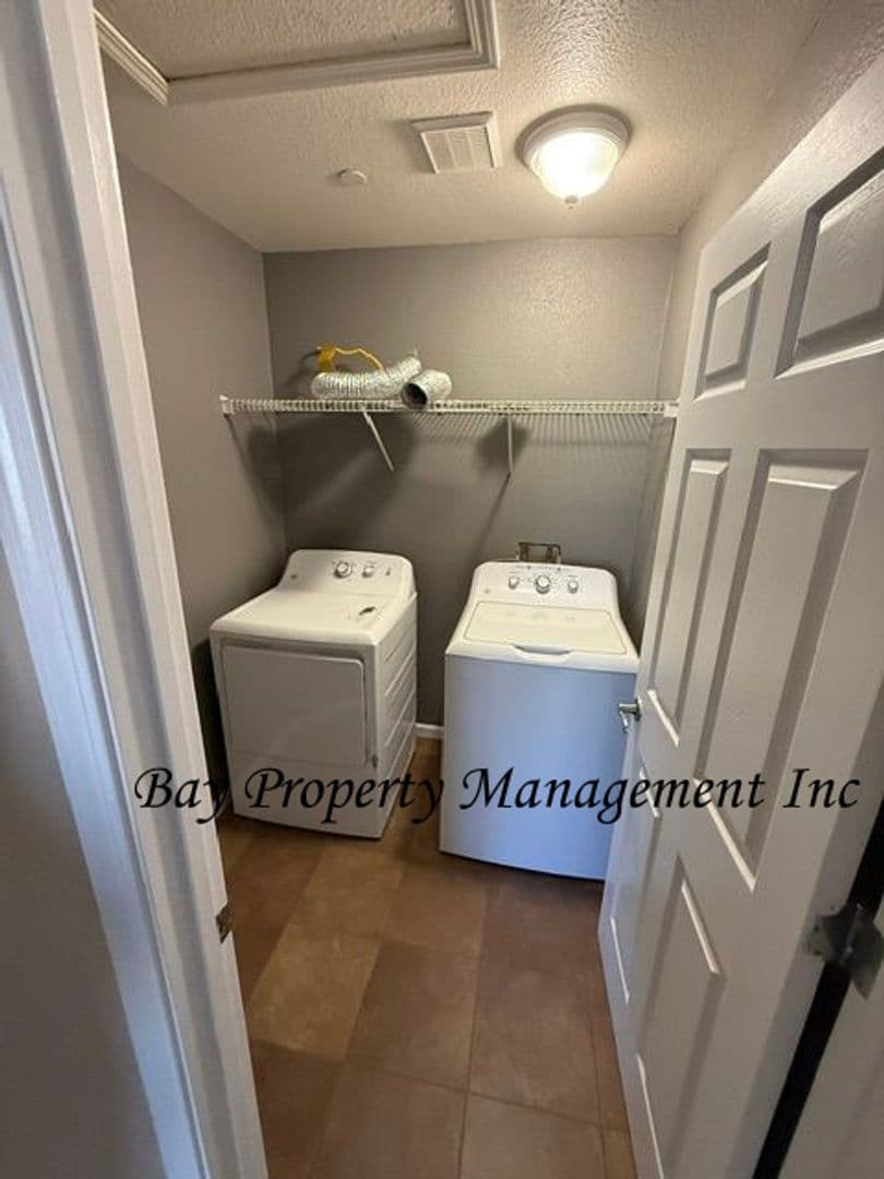 Greenfield House: 380 Barolo Cir.