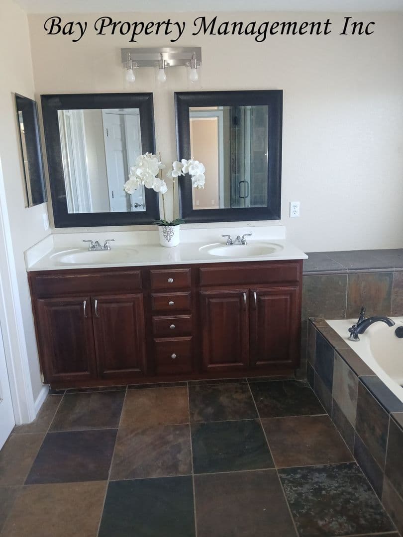 Greenfield House: 380 Barolo Cir.