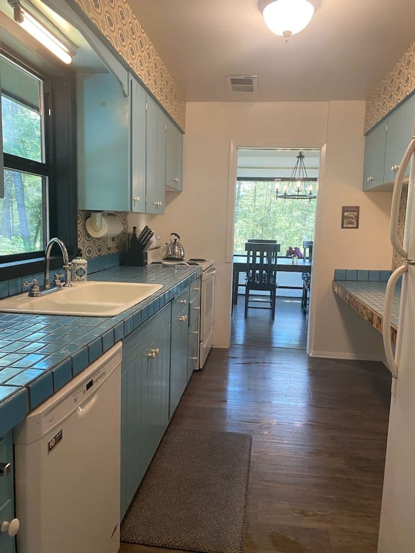 Polson House: 32089 MT Hwy 35