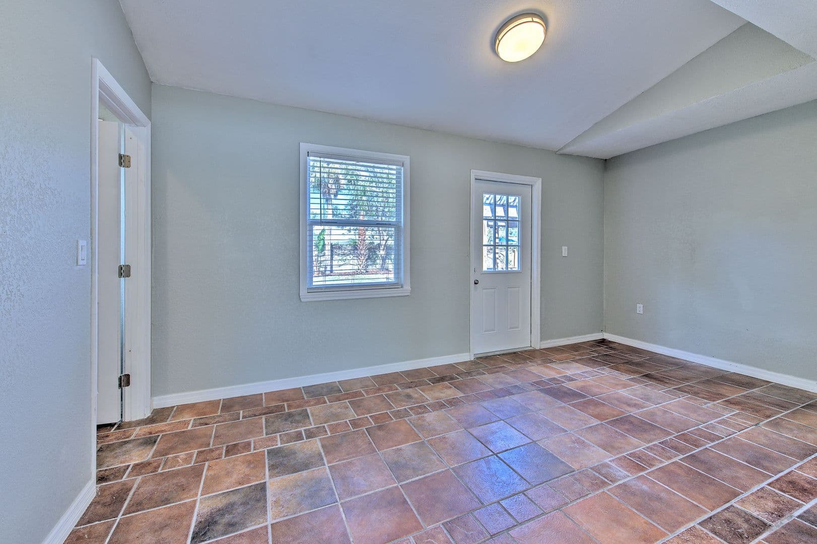 Tampa House: 4711 w san Rafael st