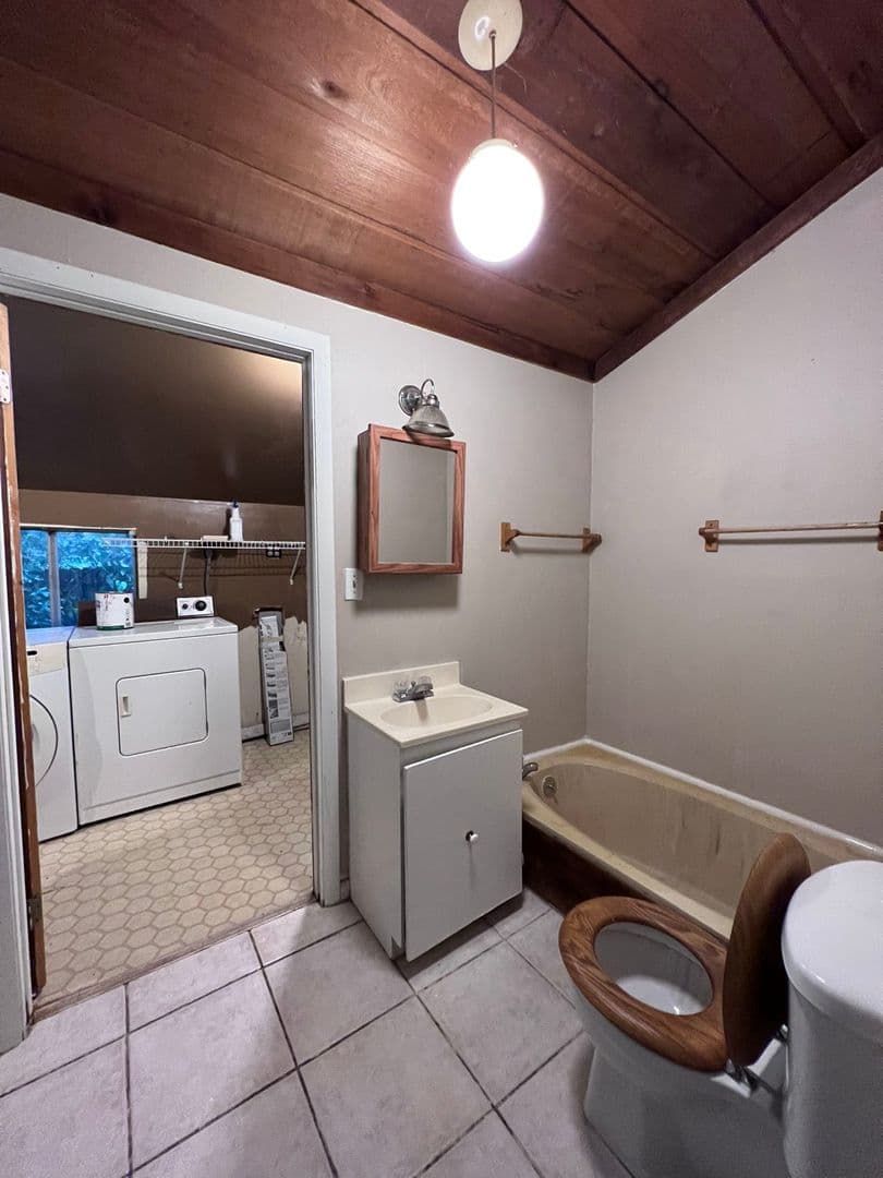 Tampa House: 1423 W HUMPHREY ST