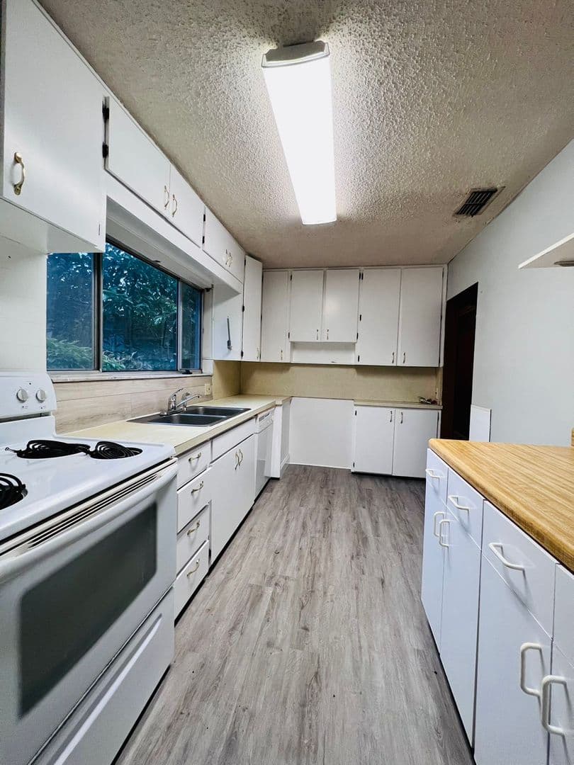 Tampa House: 1423 W HUMPHREY ST