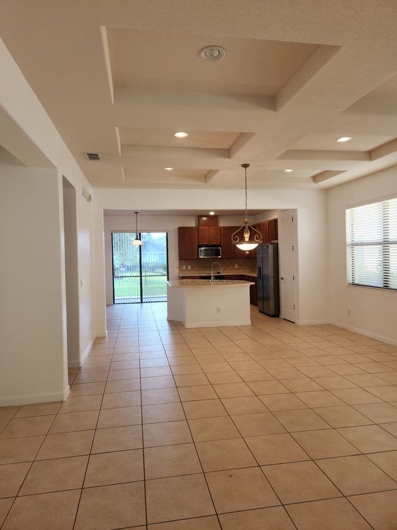 Tampa House: 20311 Chesnut Grove Dr