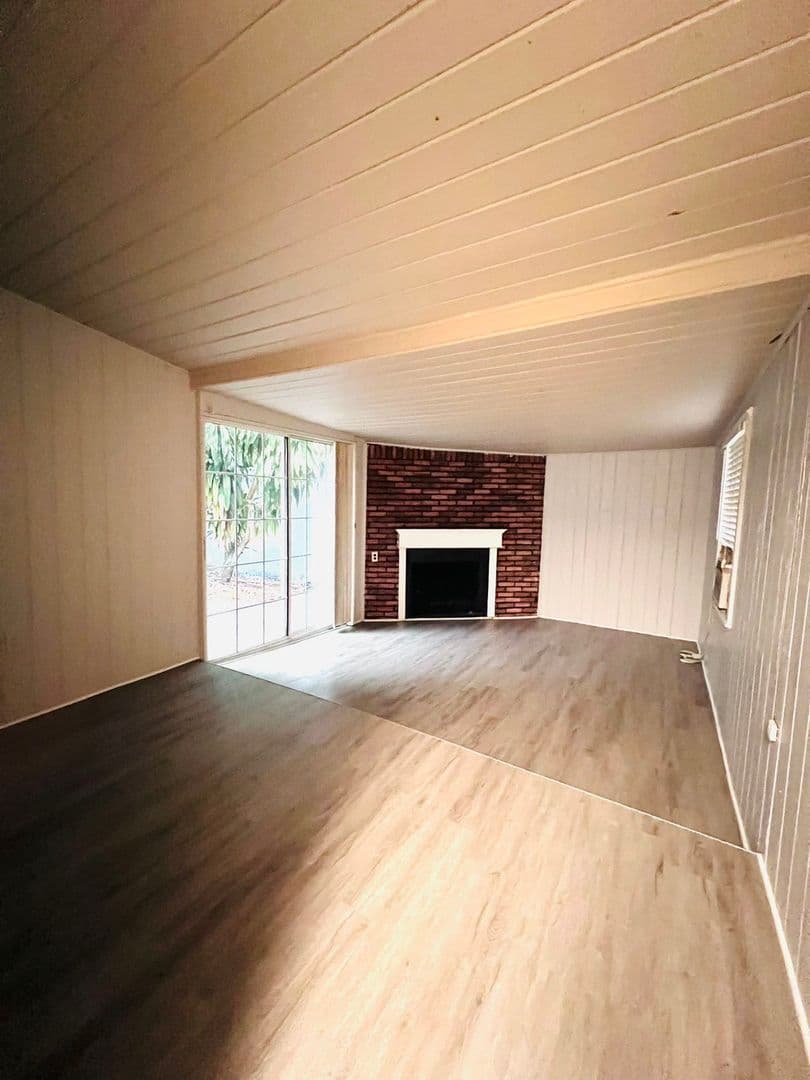 Tampa House: 1423 W HUMPHREY ST