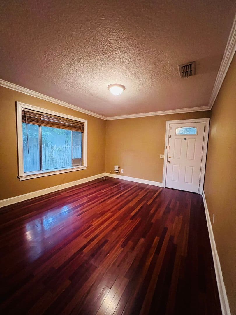Tampa House: 1423 W HUMPHREY ST