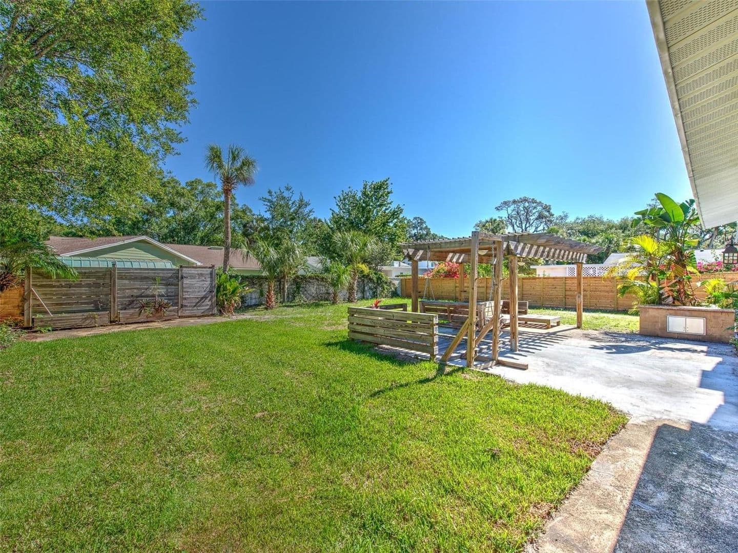 Tampa House: 4711 w san Rafael st