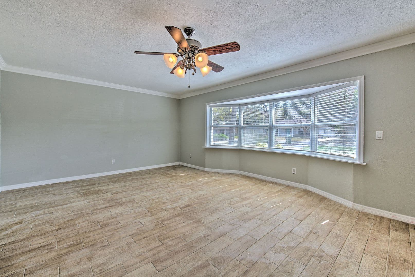 Tampa House: 4711 w san Rafael st