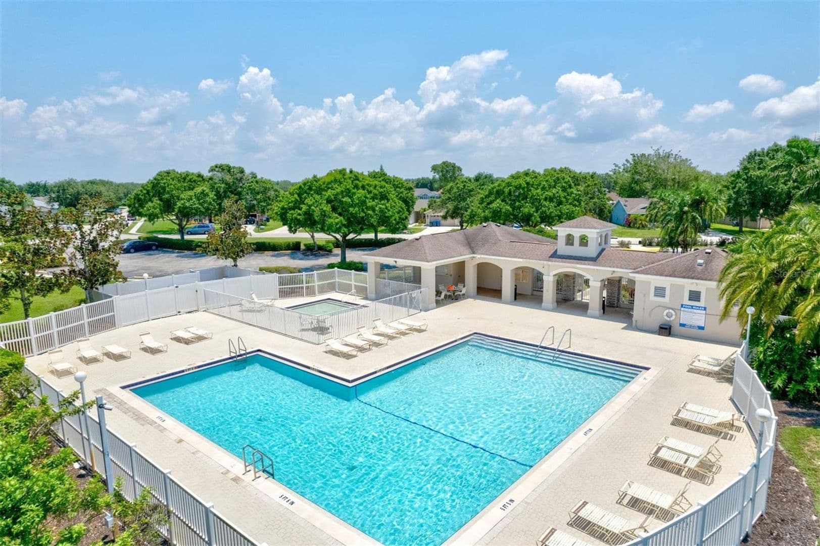 Parrish House: 11728 Shirburn Cir