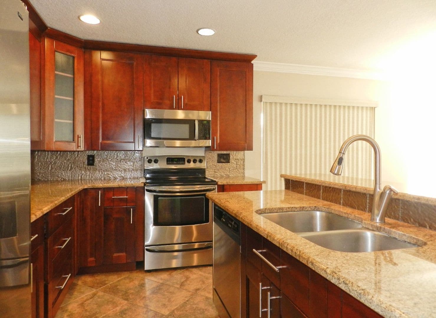 Riverview Townhome: 10837 Kensington Park Avenue