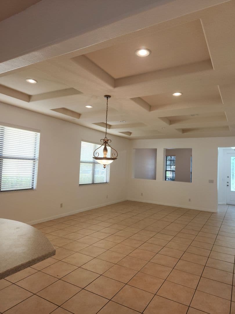 Tampa House: 20311 Chesnut Grove Dr