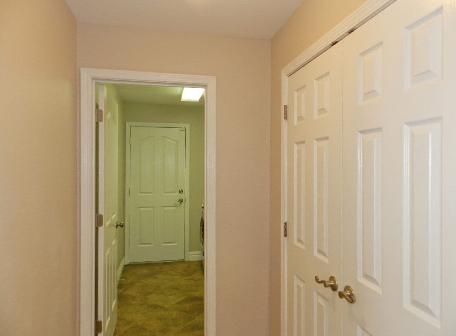 Riverview Townhome: 10837 Kensington Park Avenue