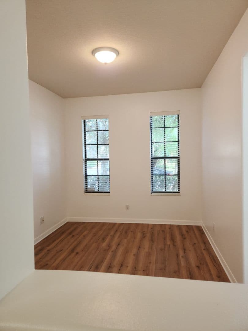 Tampa House: 20311 Chesnut Grove Dr