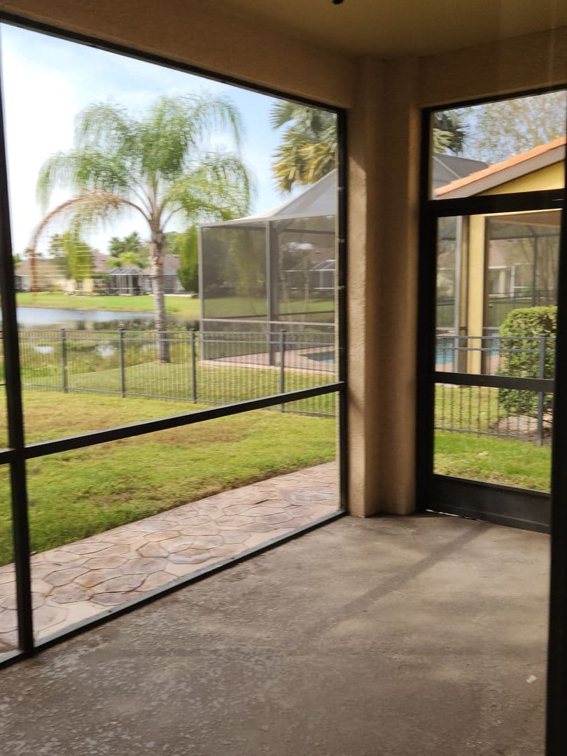Tampa House: 20311 Chesnut Grove Dr