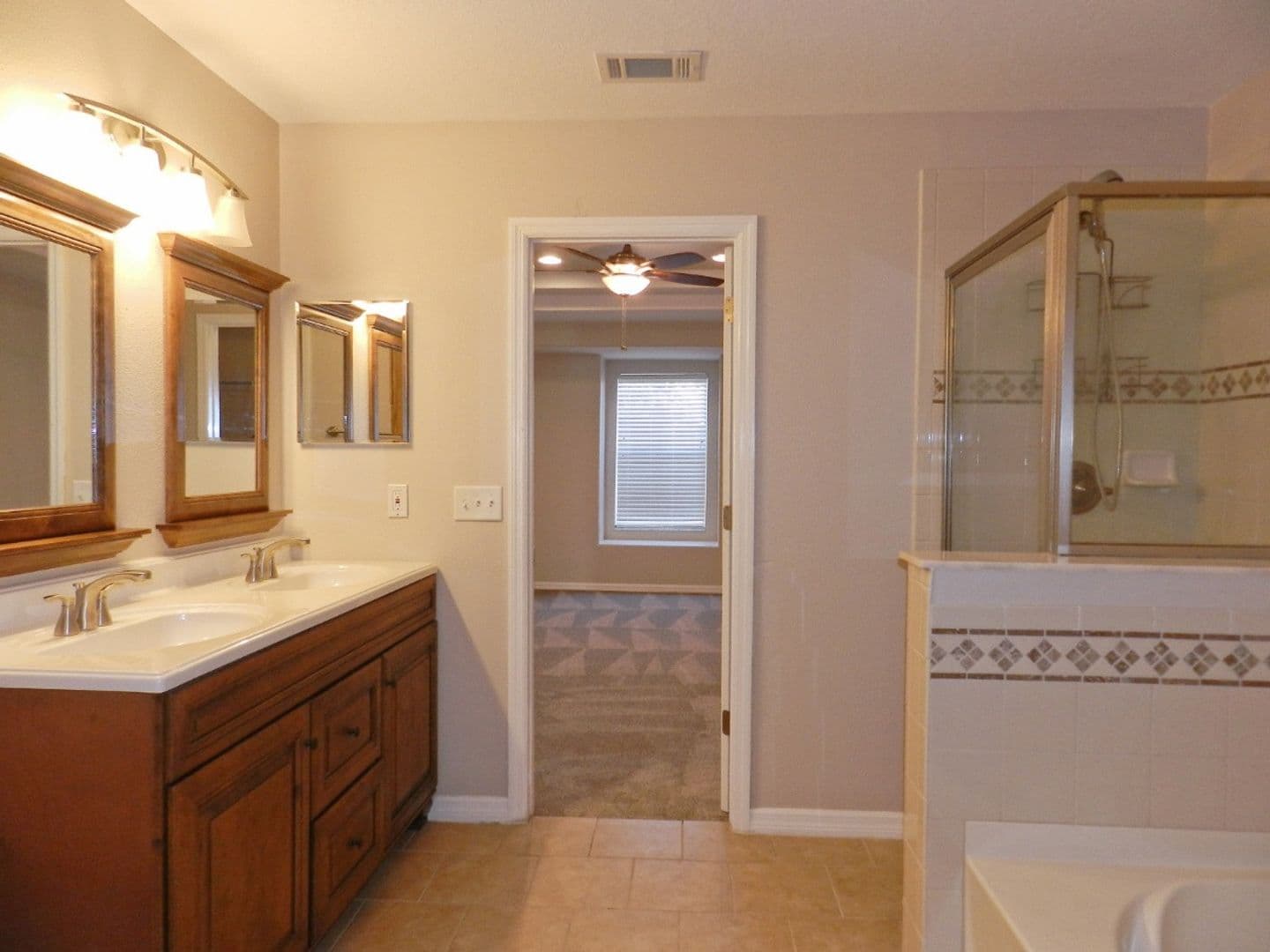Riverview Townhome: 10837 Kensington Park Avenue