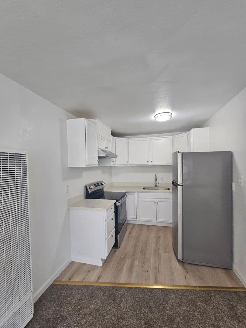 San Francisco Apartment: 6670 Third St.