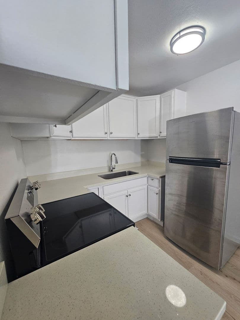 San Francisco Apartment: 6670 Third St.