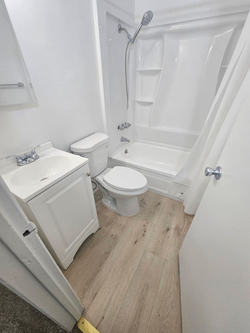 San Francisco Apartment: 6670 Third St.
