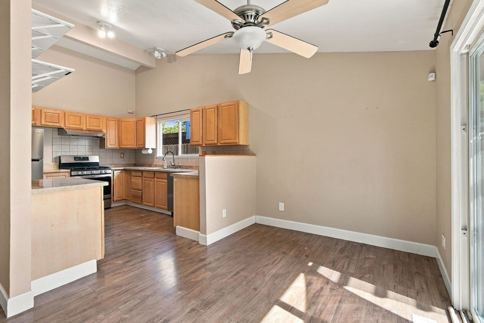 Windsor House: 1935 Commons Ct