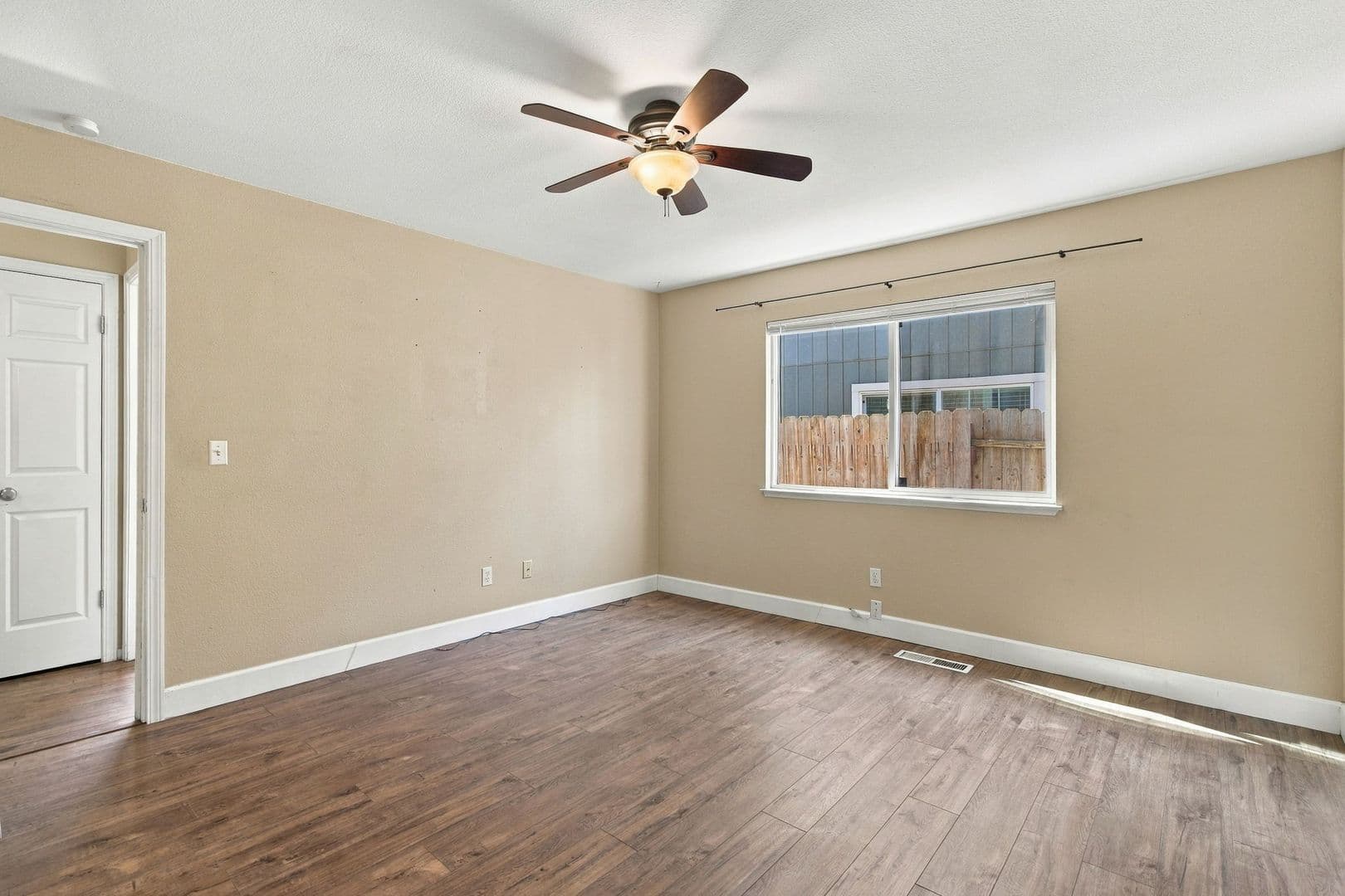 Windsor House: 1935 Commons Ct