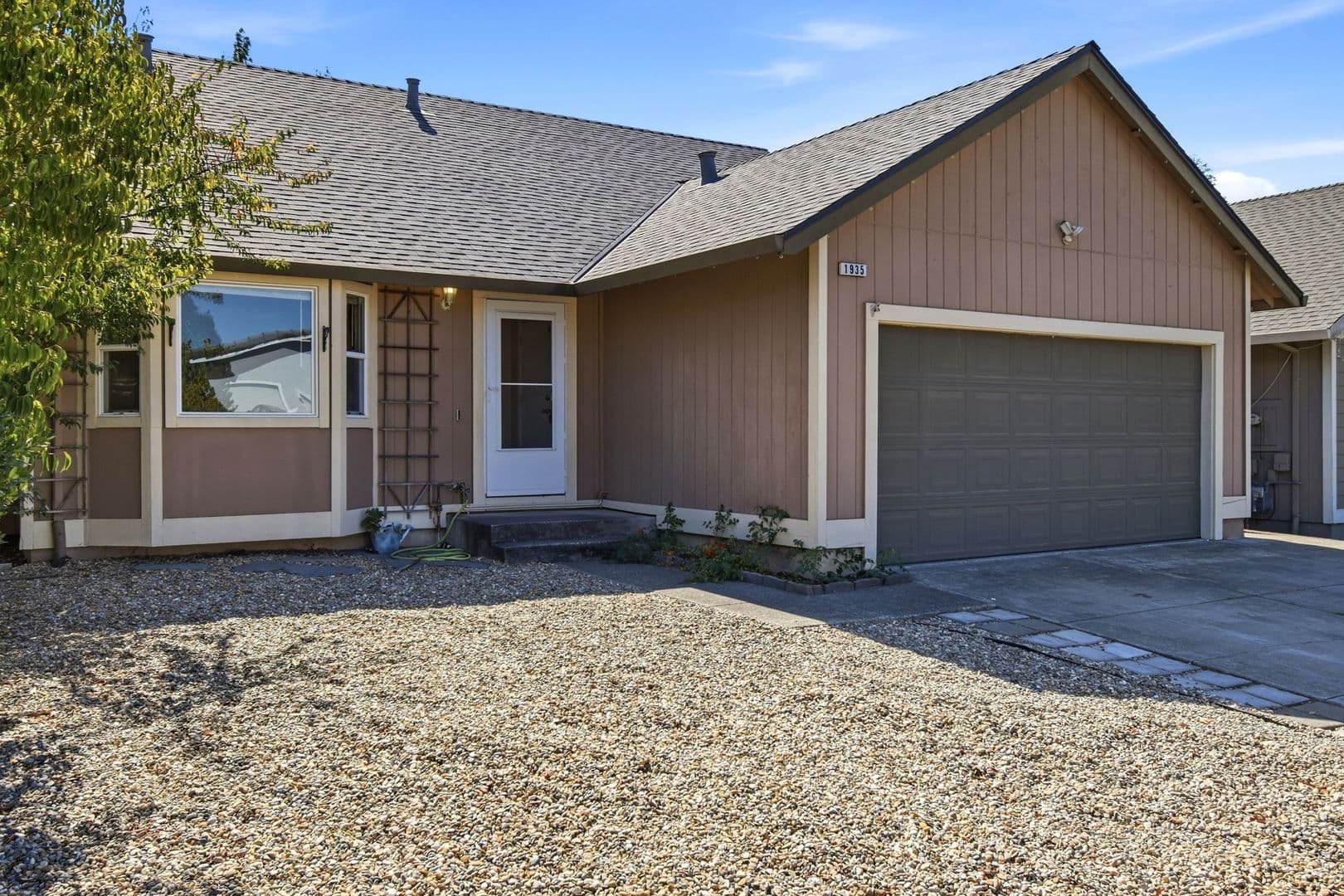 Windsor House: 1935 Commons Ct