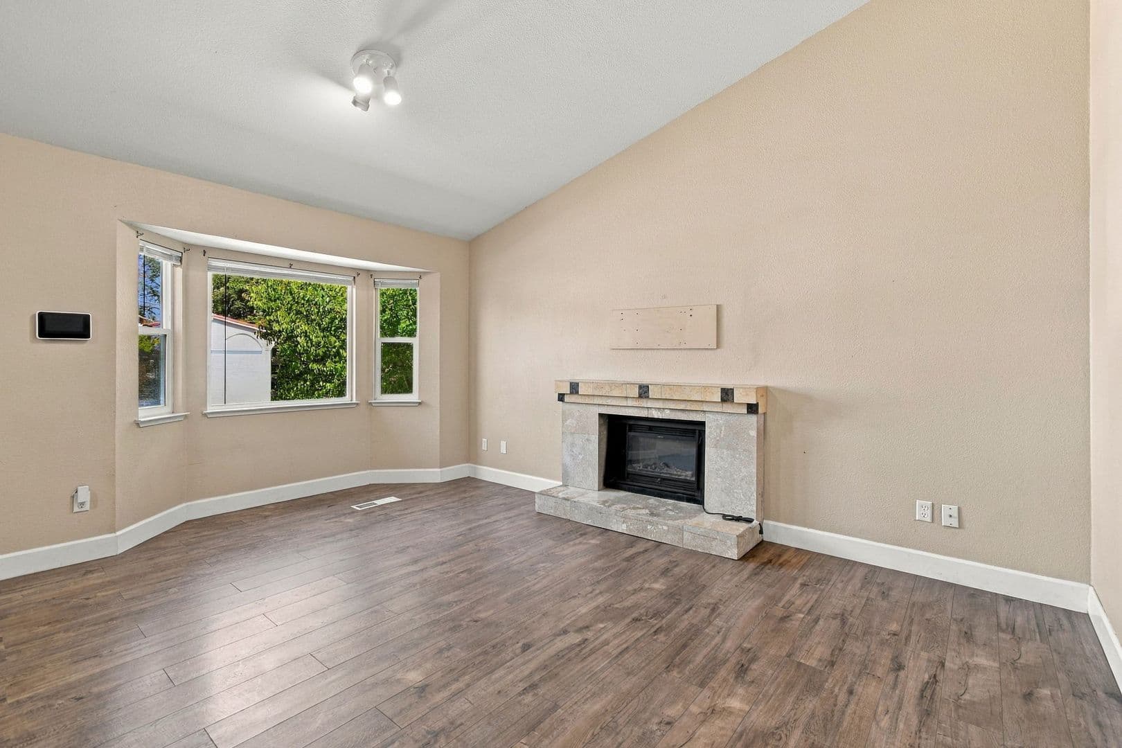 Windsor House: 1935 Commons Ct