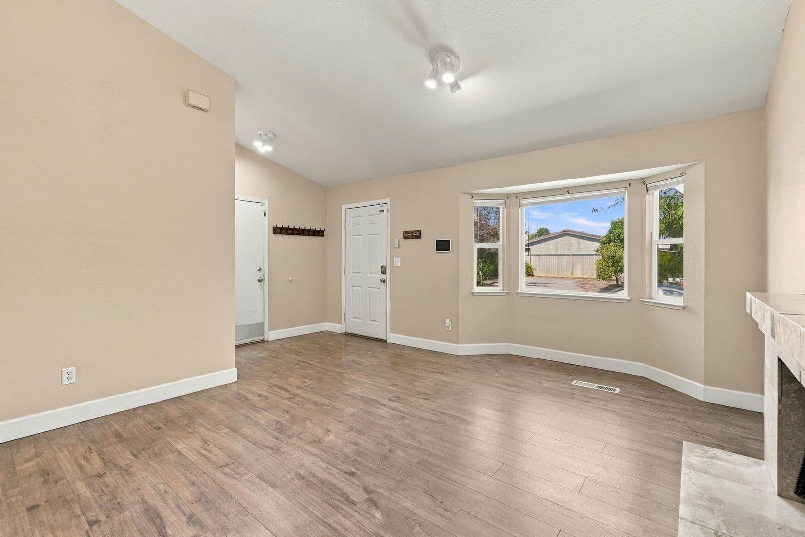 Windsor House: 1935 Commons Ct