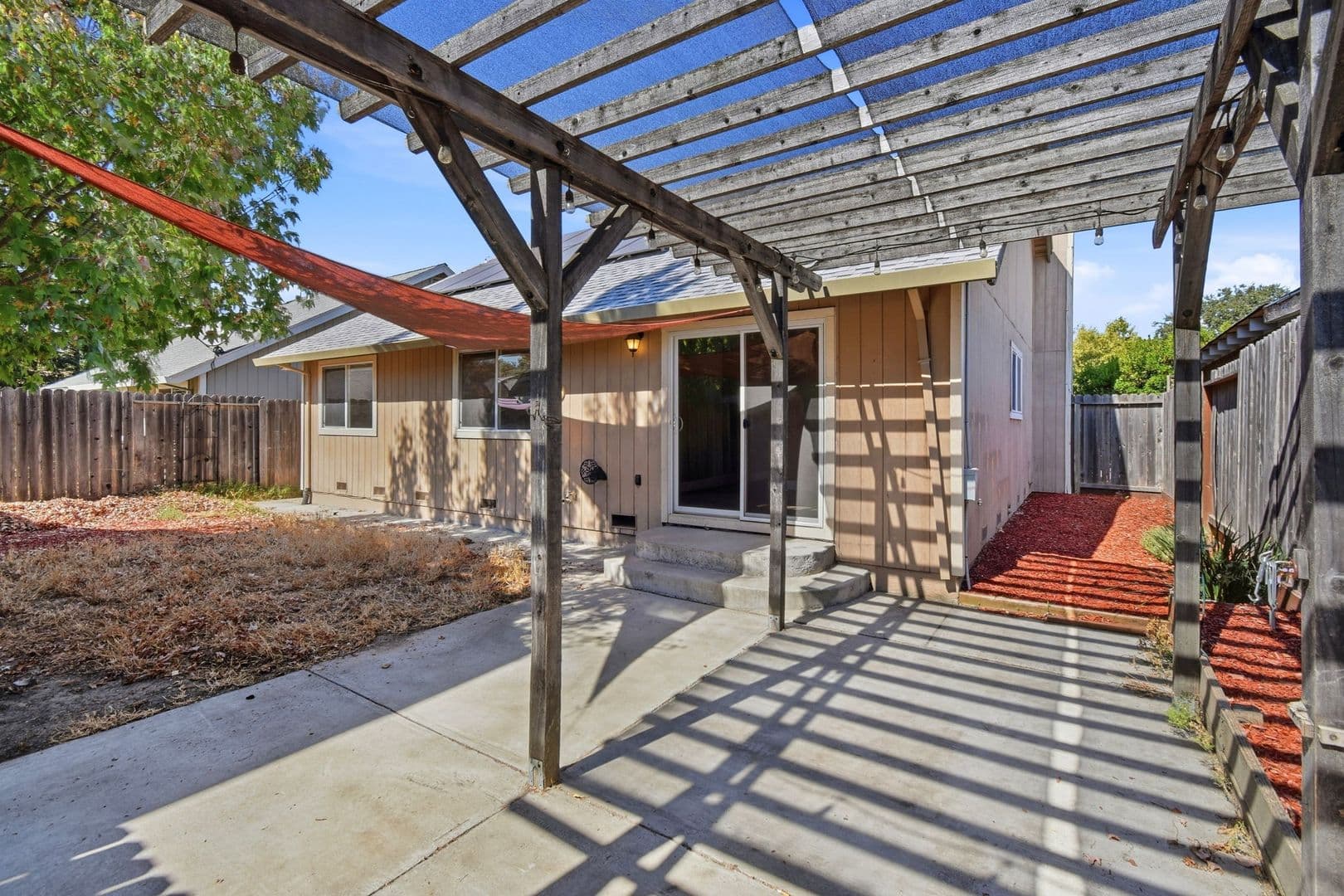 Windsor House: 1935 Commons Ct