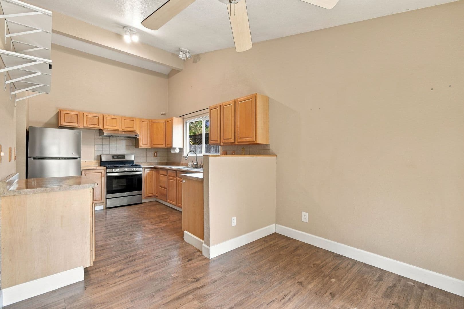 Windsor House: 1935 Commons Ct
