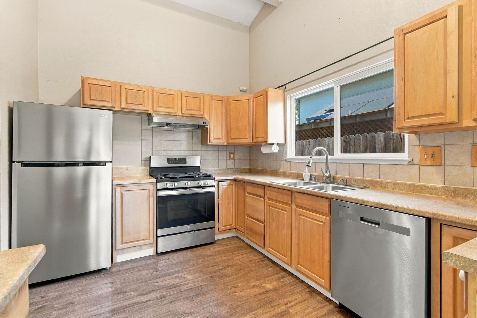 Windsor House: 1935 Commons Ct
