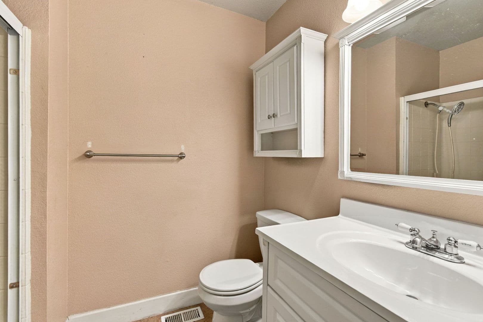 Windsor House: 1935 Commons Ct