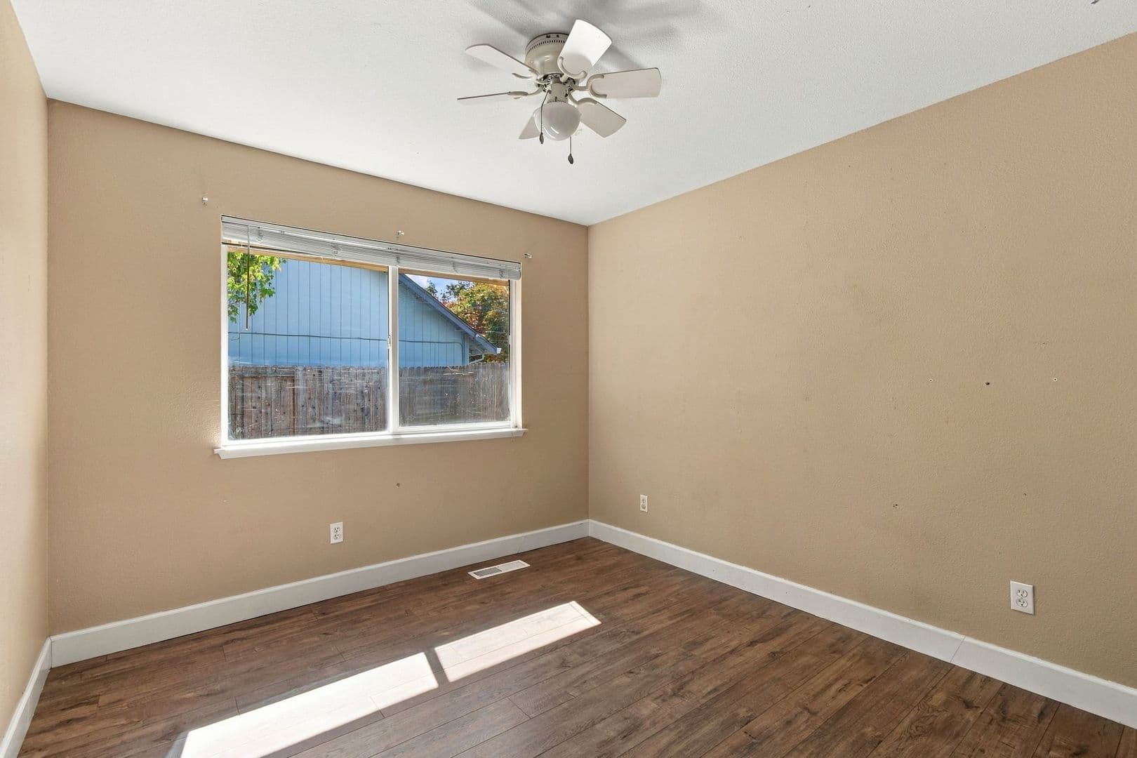 Windsor House: 1935 Commons Ct