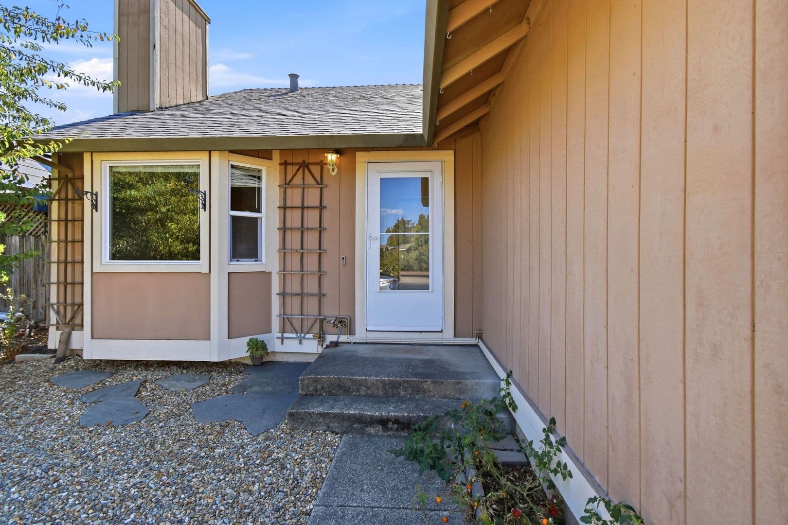 Windsor House: 1935 Commons Ct