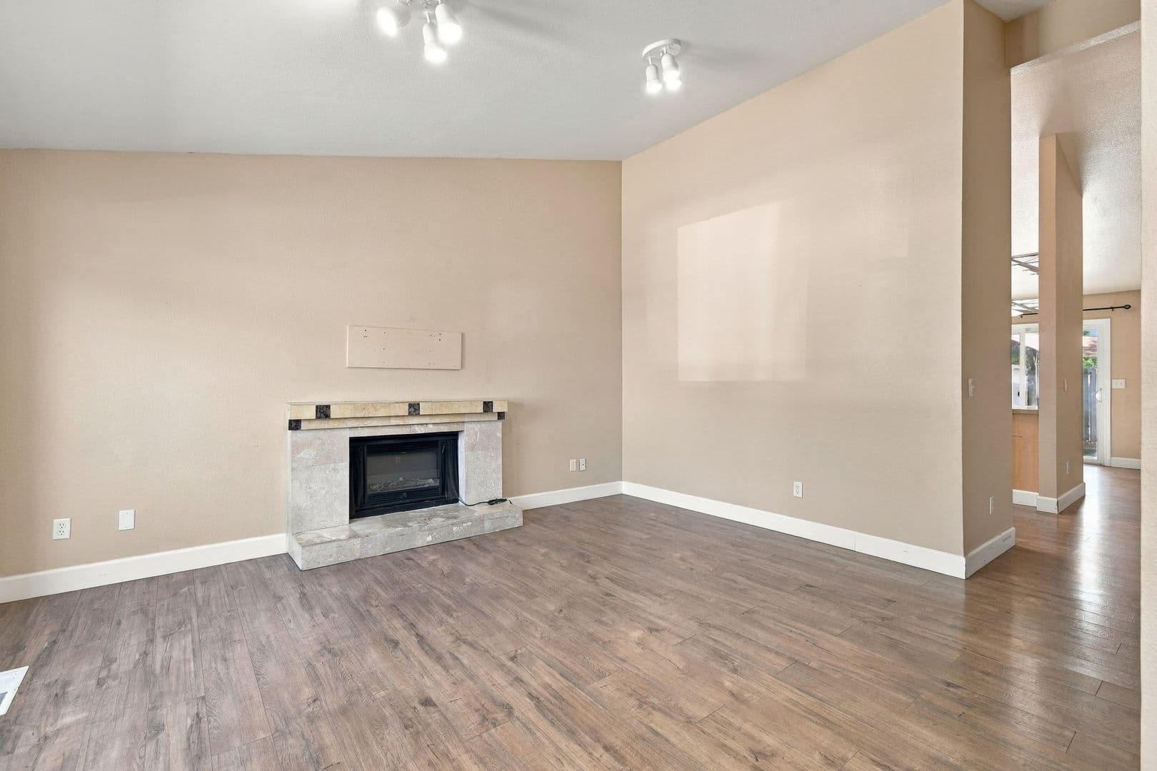 Windsor House: 1935 Commons Ct