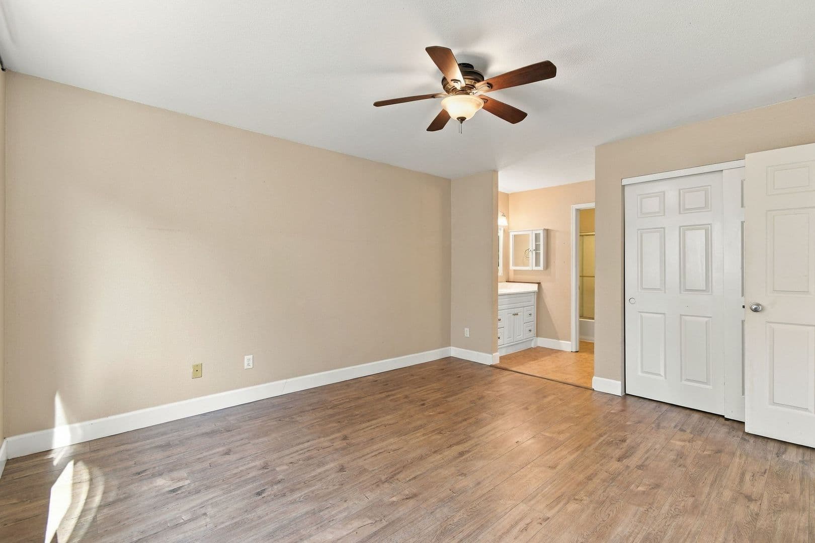 Windsor House: 1935 Commons Ct