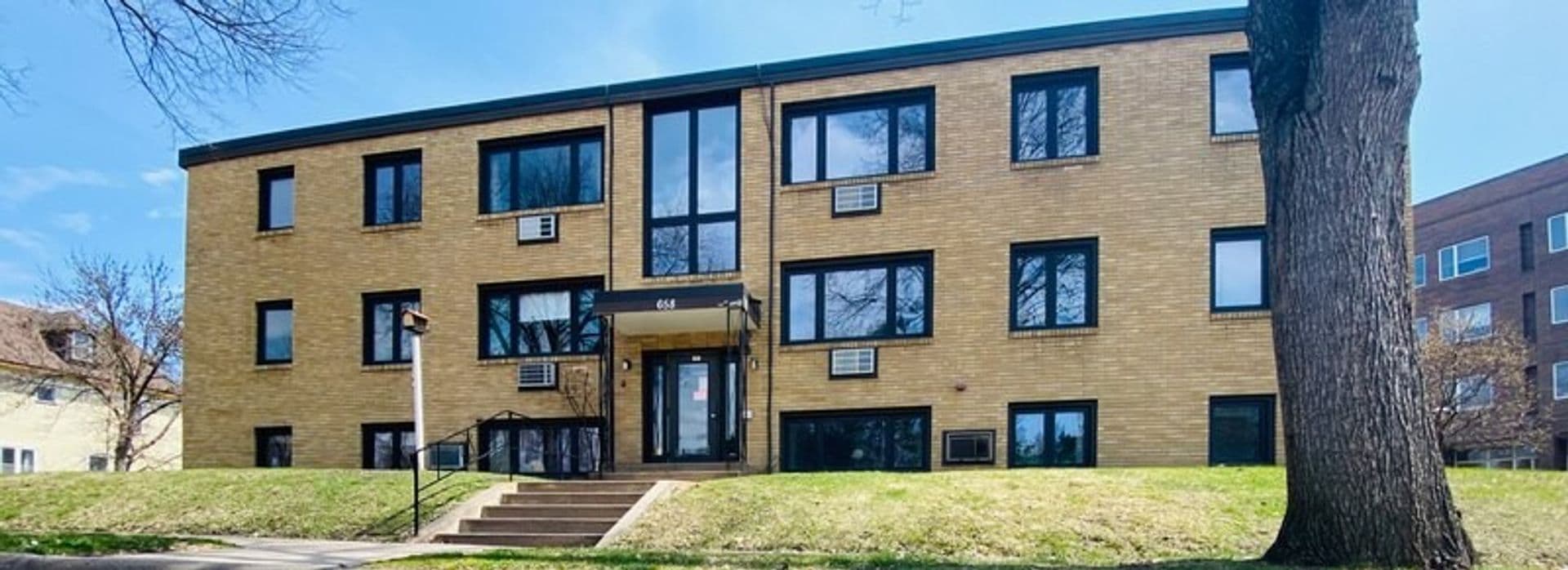 St. Paul Apartment: 658 Greenbrier Street