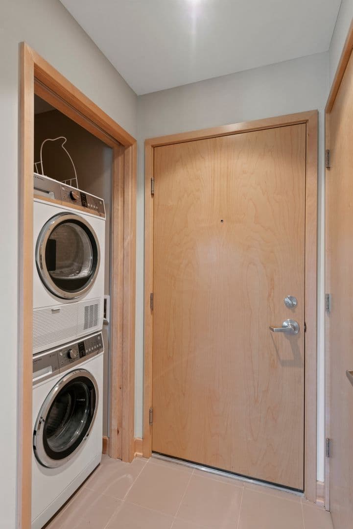 Lauderdale Apartment: 1570 Eustis Street