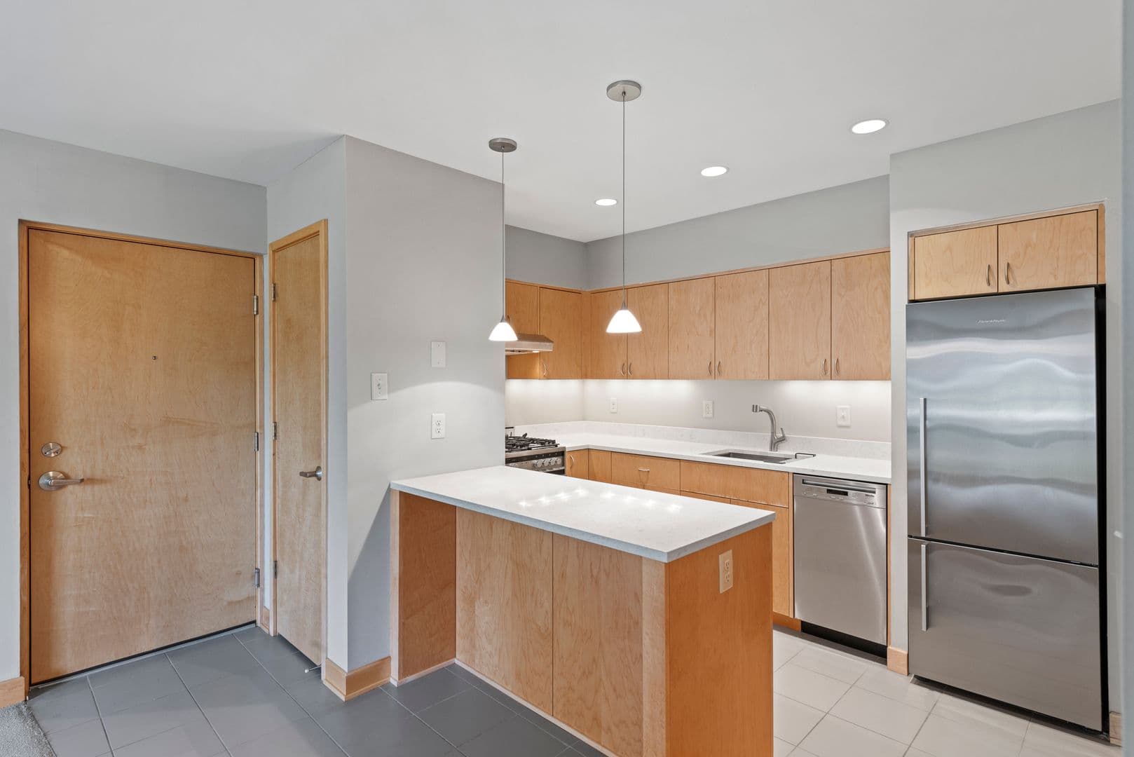 Lauderdale Apartment: 1570 Eustis Street