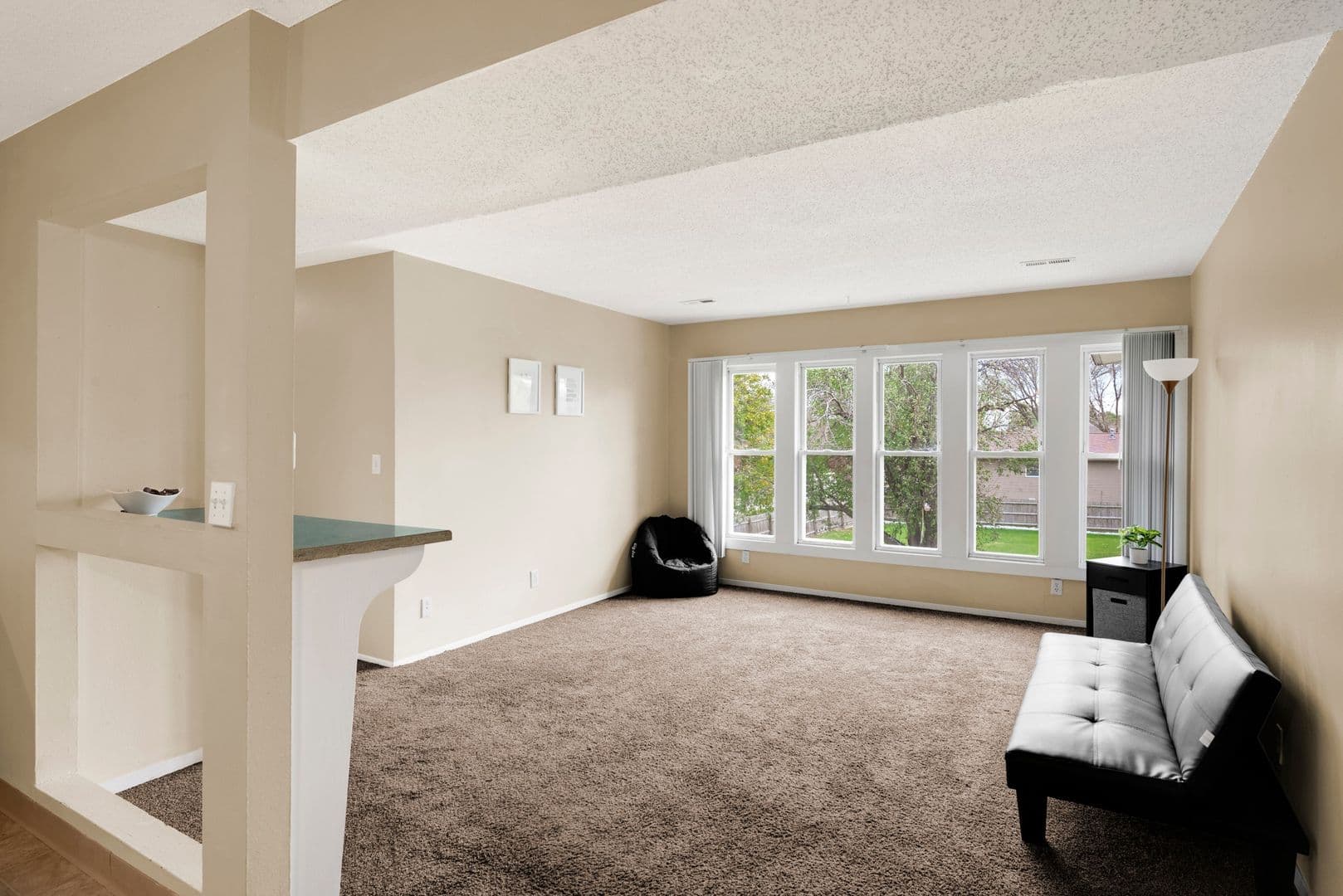 Ames Apartment: 1209 North Dakota Ave