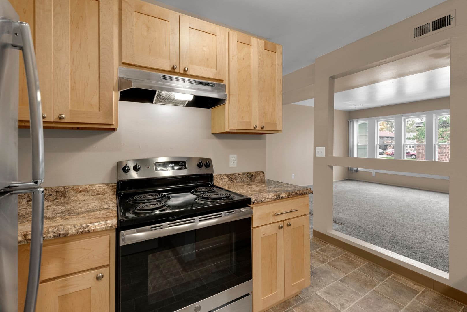 Ames Apartment: 1209 North Dakota Ave