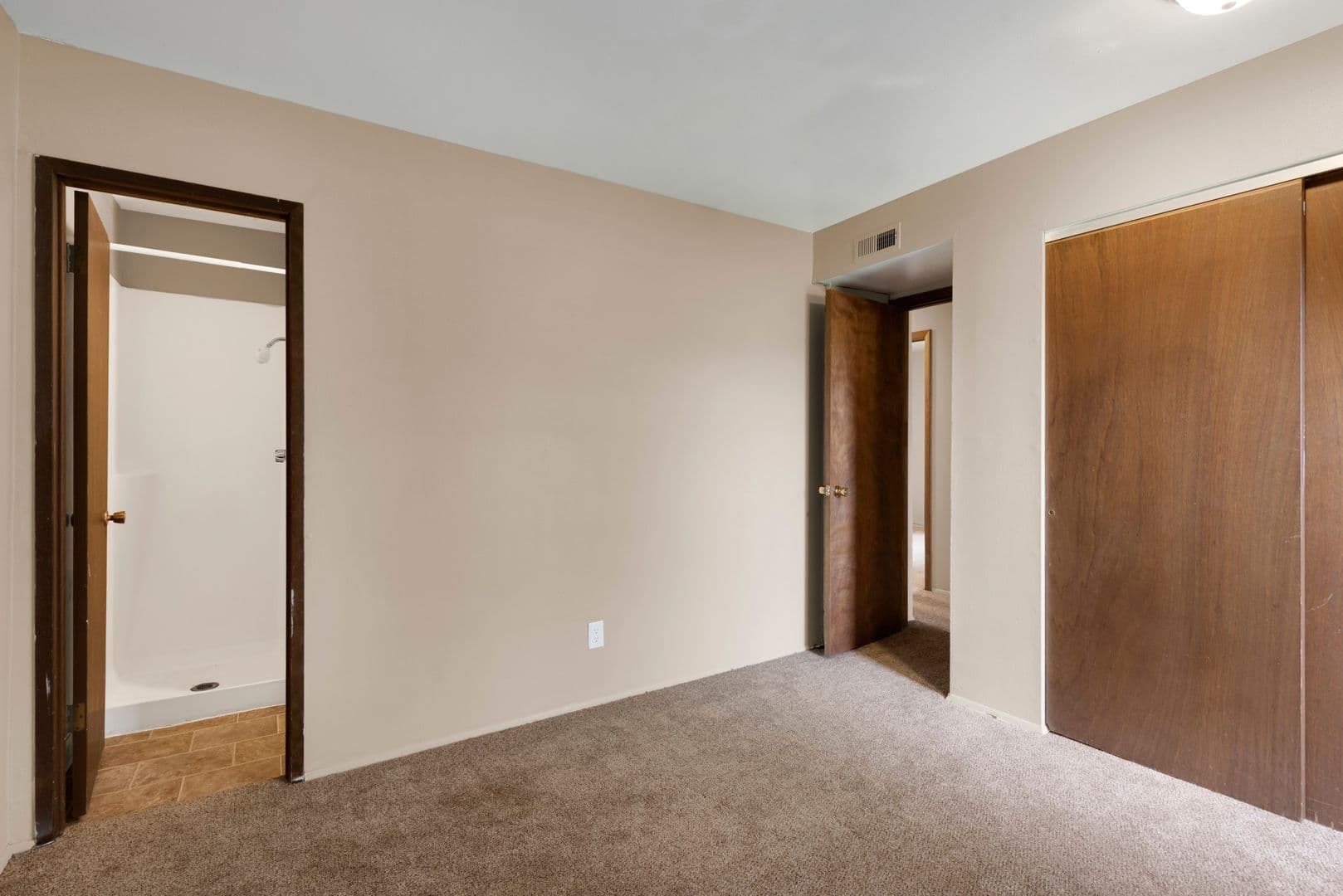 Ames Apartment: 1209 North Dakota Ave
