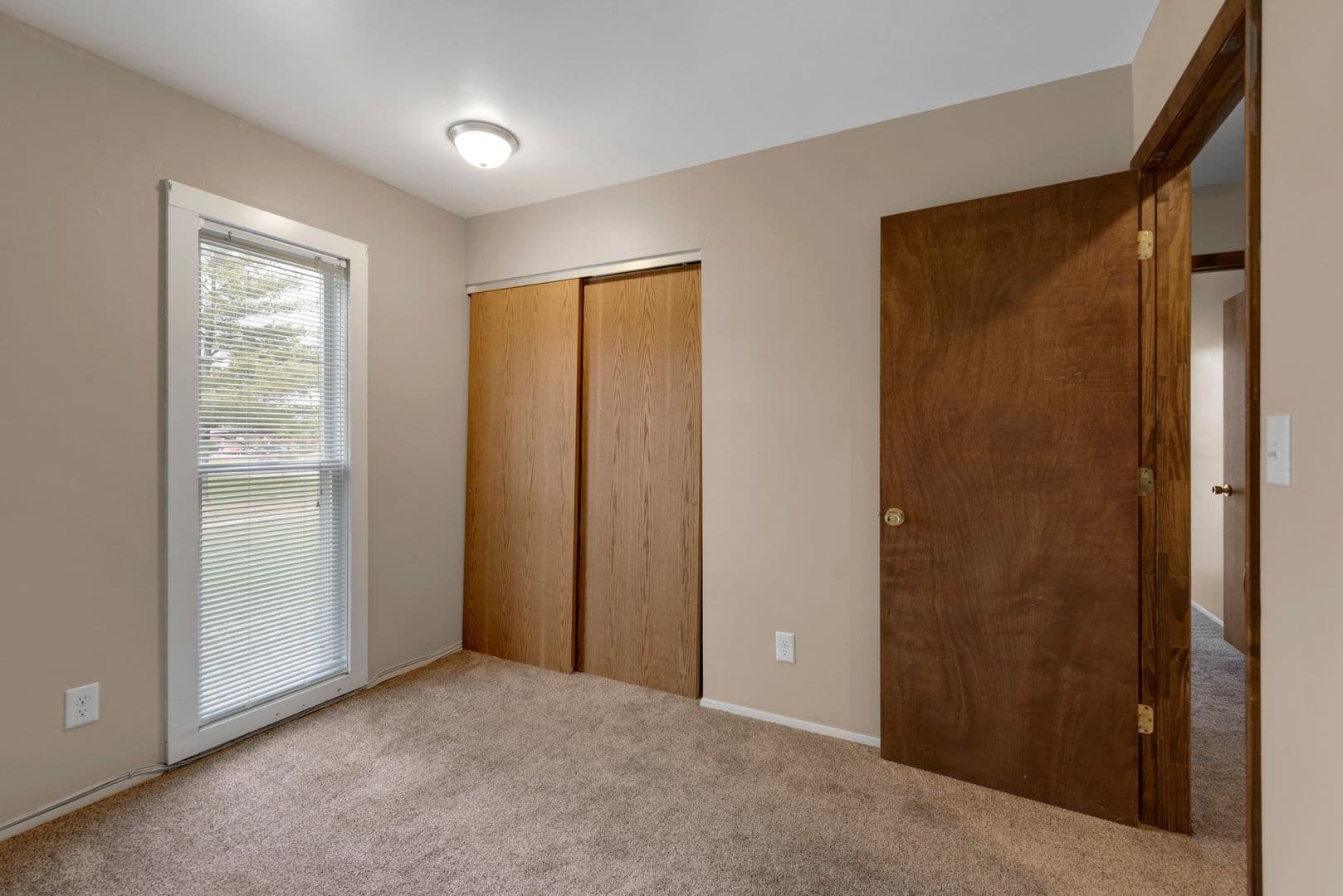 Ames Apartment: 1209 North Dakota Ave