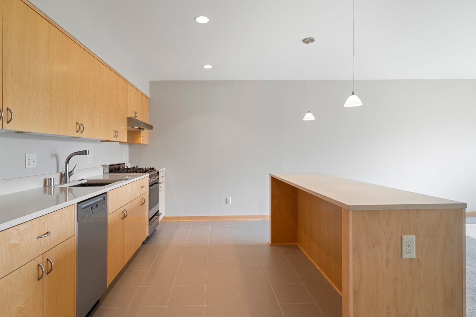 Lauderdale Apartment: 1570 Eustis Street