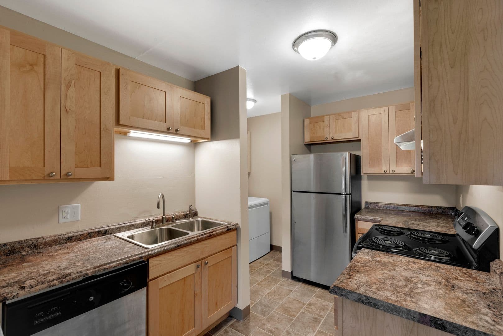 Ames Apartment: 1209 North Dakota Ave