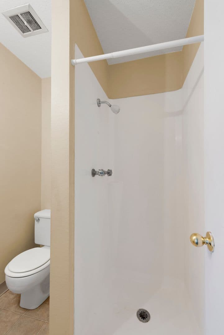 Ames Apartment: 1209 North Dakota Ave
