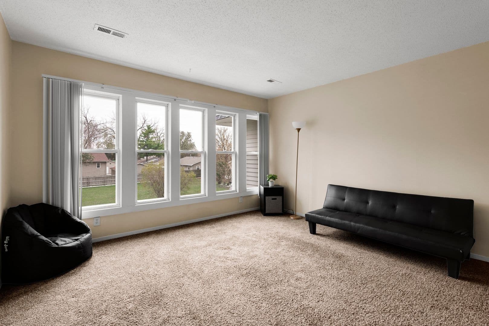Ames Apartment: 1209 North Dakota Ave